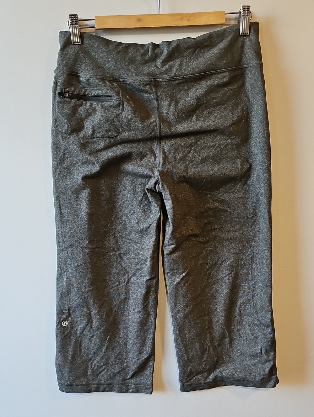 lululemon athletica Gray 30x21 Capris - Picture 3 of 6